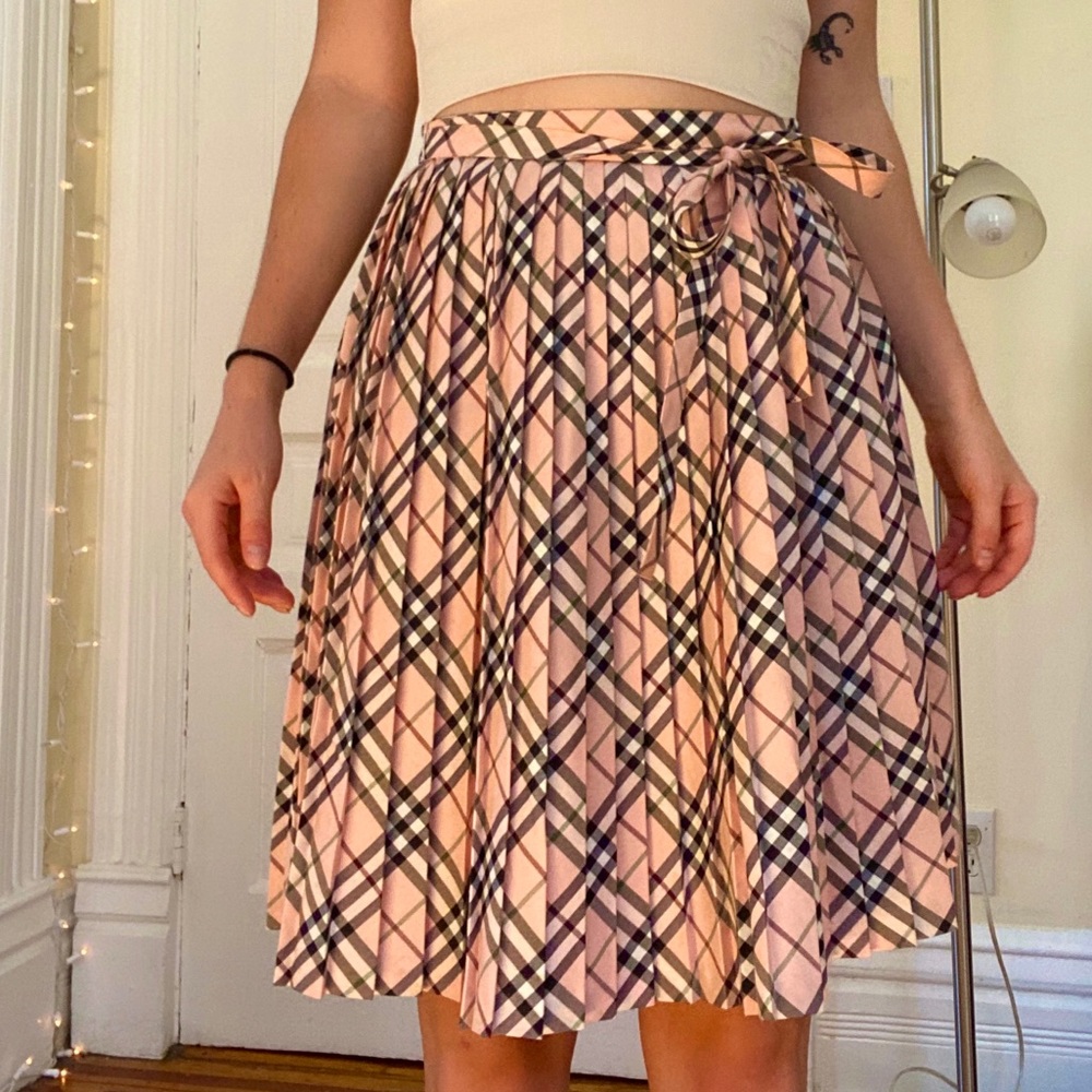 Burberry Blue Label pink pleated skirt
